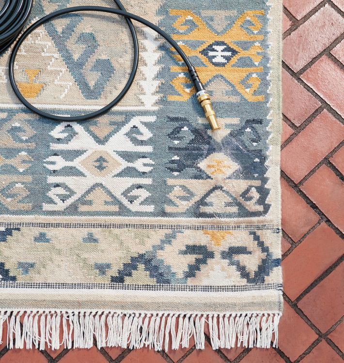 Flatweave Outdoor Rug, 100% Recycled P.E.T., Multicolor - Horseshoes -  Revival™