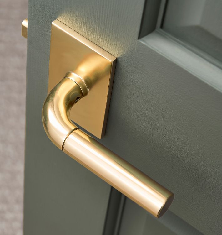 Newington Ribbed Lever Latch Door Door Handle on Backplate, Antique Brass