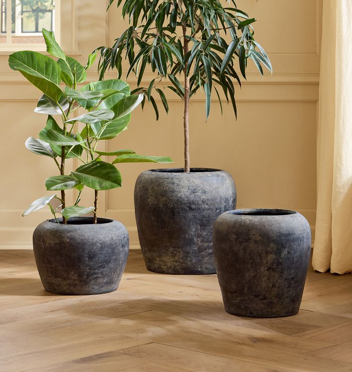 Lyre Terracotta Planters