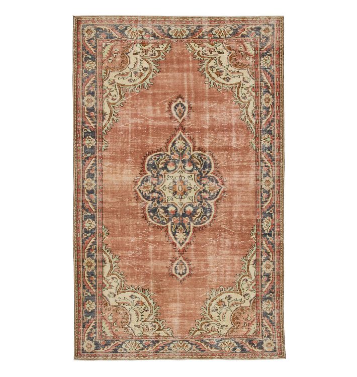 Vintage Medallion Handknotted Peach Wool Rug - 9'10" x 6'