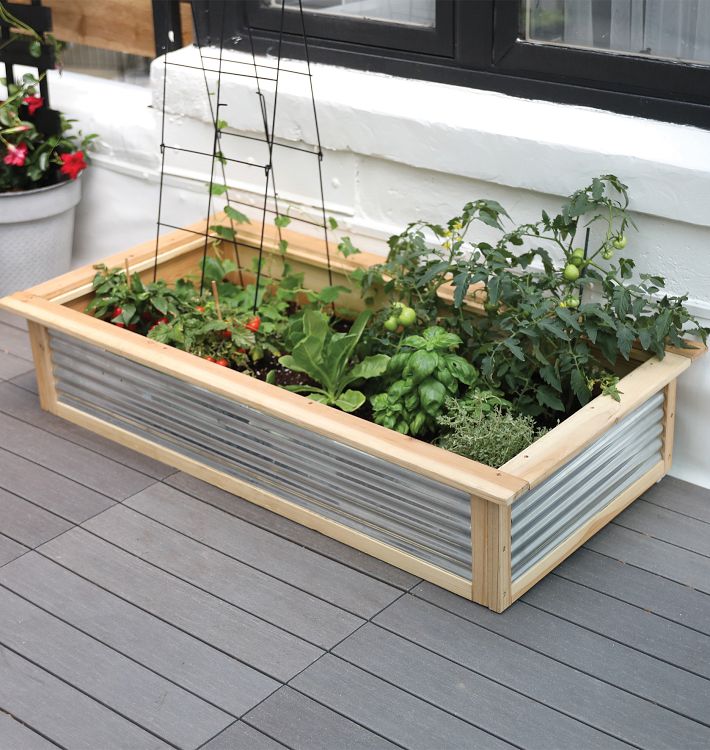コロ付きメタルガーデンベッド Cedar And Galvanized Steel Garden Bed | Rejuvenation