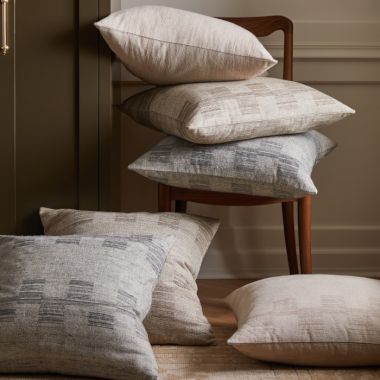 Styling Guide: Pillows &amp; Throws