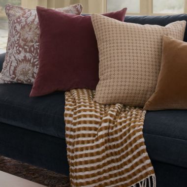 Styling Guide: Pillows &amp; Throws