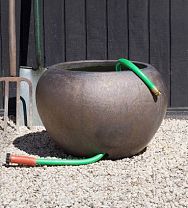 Bronze Hose Pot